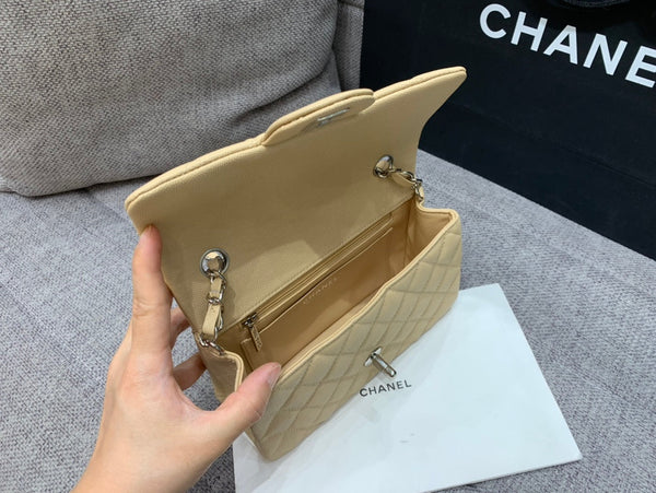 borsa con patta mini 20 cm beige caviale hardware argento 