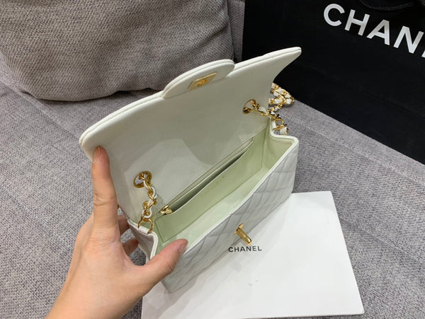 borsa con patta mini 20 cm caviale bianco hardware oro 
