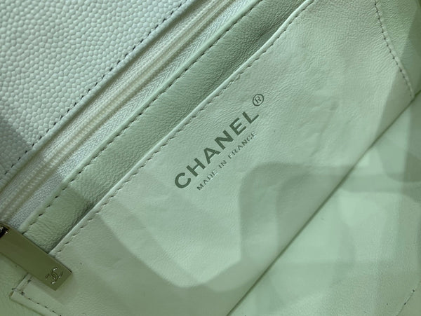 borsa con patta mini 20 cm bianco caviale hardware argento 