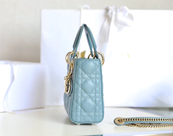 LADY 17 IN PELLE DI AGNELLO AZZURRO CIELO CON MOTIVO CANNAGE