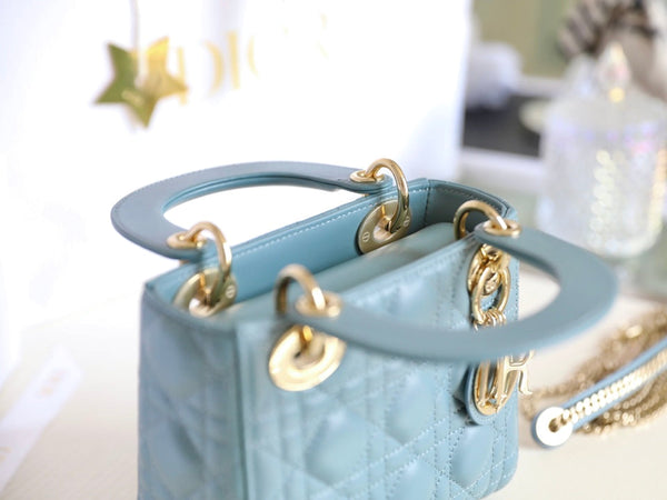 LADY 17 IN PELLE DI AGNELLO AZZURRO CIELO CON MOTIVO CANNAGE