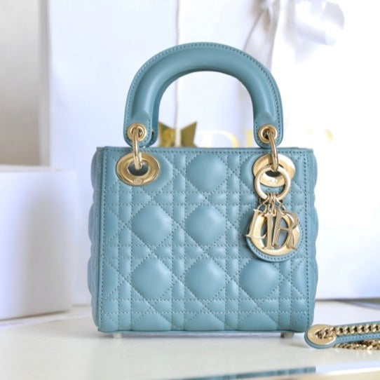 LADY 17 IN PELLE DI AGNELLO AZZURRO CIELO CON MOTIVO CANNAGE