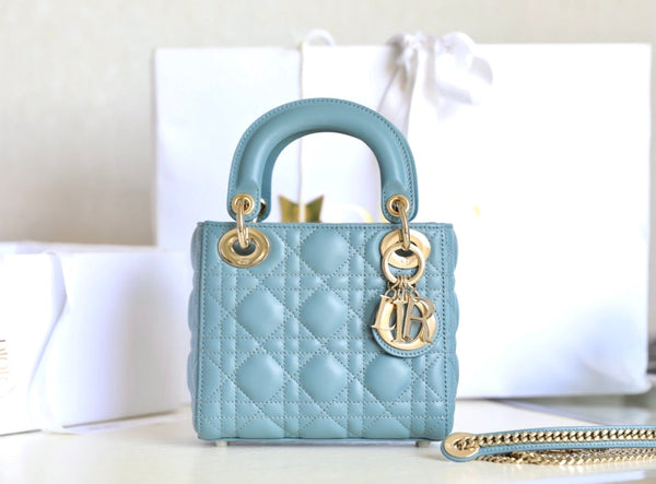 LADY 17 IN PELLE DI AGNELLO AZZURRO CIELO CON MOTIVO CANNAGE