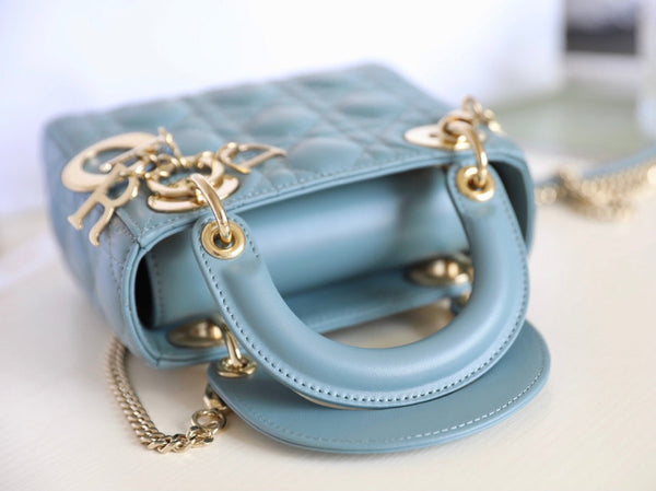 LADY 17 IN PELLE DI AGNELLO AZZURRO CIELO CON MOTIVO CANNAGE