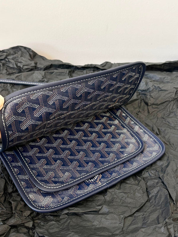 PORTAFOGLIO PLUMET POCKET 20 IN TELA GOYARDINE BLU NAVY E FINITURE IN PELLE DI AGNELLO