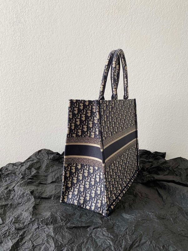 borsa porta libri grande cd 42cm in pelle di vitello con ricamo obliquo