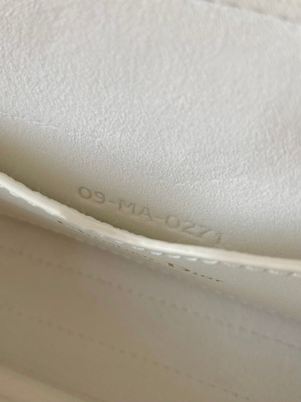 borsa media east west bobby 22cm in pelle di vitello bianca ghw