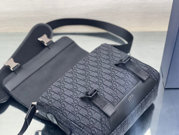 BORSA MEDIA 31 CON TRACOLLA IN JACQUARD OBLIQUO NERO E PELLE DI VITELLO