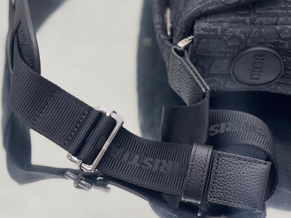 BORSA MEDIA 31 CON TRACOLLA IN JACQUARD OBLIQUO NERO E PELLE DI VITELLO