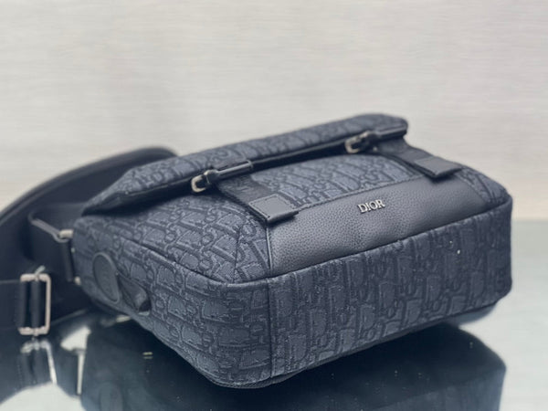 BORSA MEDIA 31 CON TRACOLLA IN JACQUARD OBLIQUO NERO E PELLE DI VITELLO