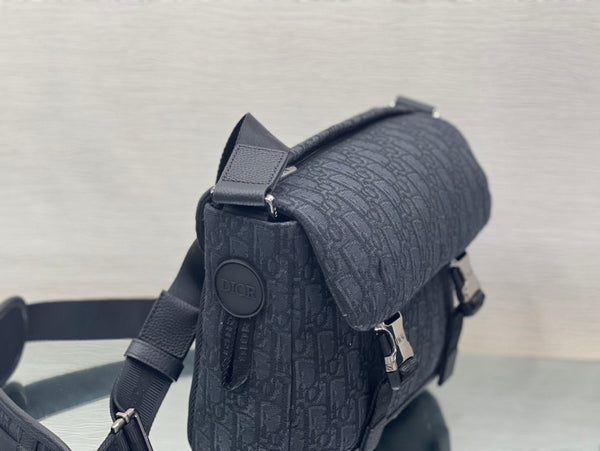 BORSA MEDIA 31 CON TRACOLLA IN JACQUARD OBLIQUO NERO E PELLE DI VITELLO