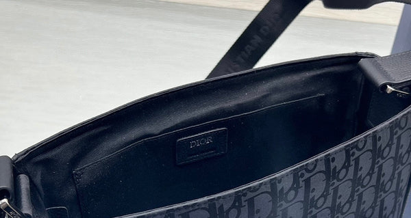 BORSA MEDIA 31 CON TRACOLLA IN JACQUARD OBLIQUO NERO E PELLE DI VITELLO