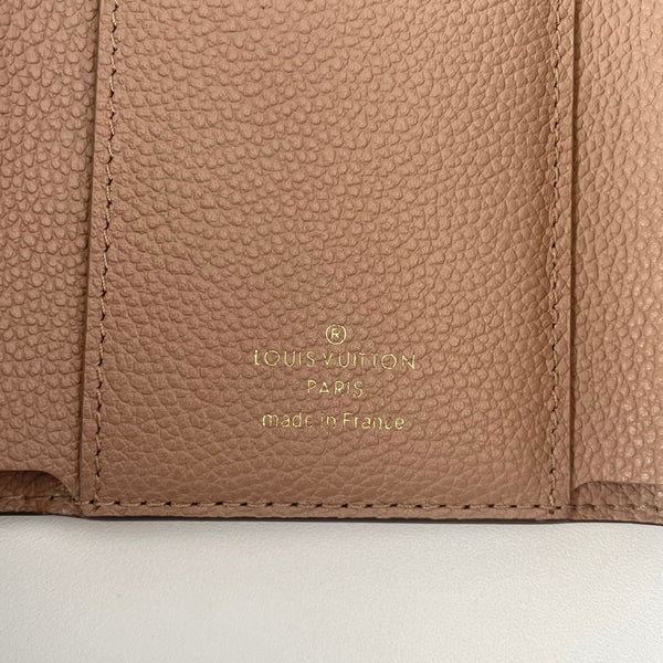 Portafoglio LV M64060 Victorine in pelle Empreinte monogramma beige 221684