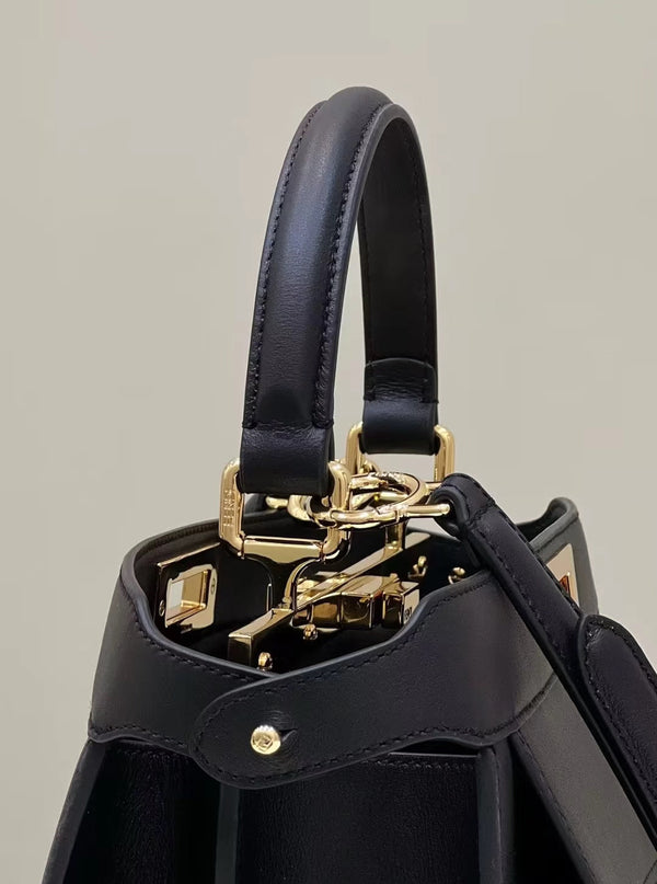 BORSA FENDI PEEKABOO 33 IN PELLE DI VITELLO NERA CON CINTURINO E FERRAMENTA ORO