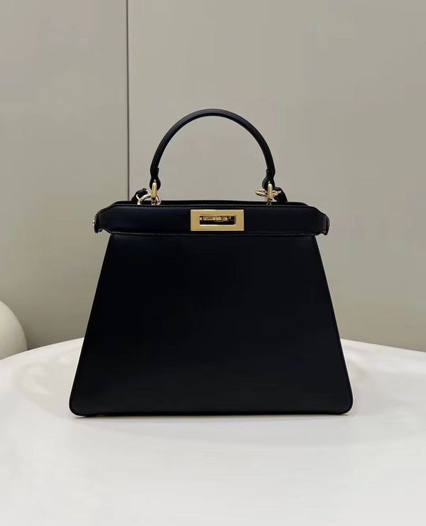 BORSA FENDI PEEKABOO 33 IN PELLE DI VITELLO NERA CON CINTURINO E FERRAMENTA ORO