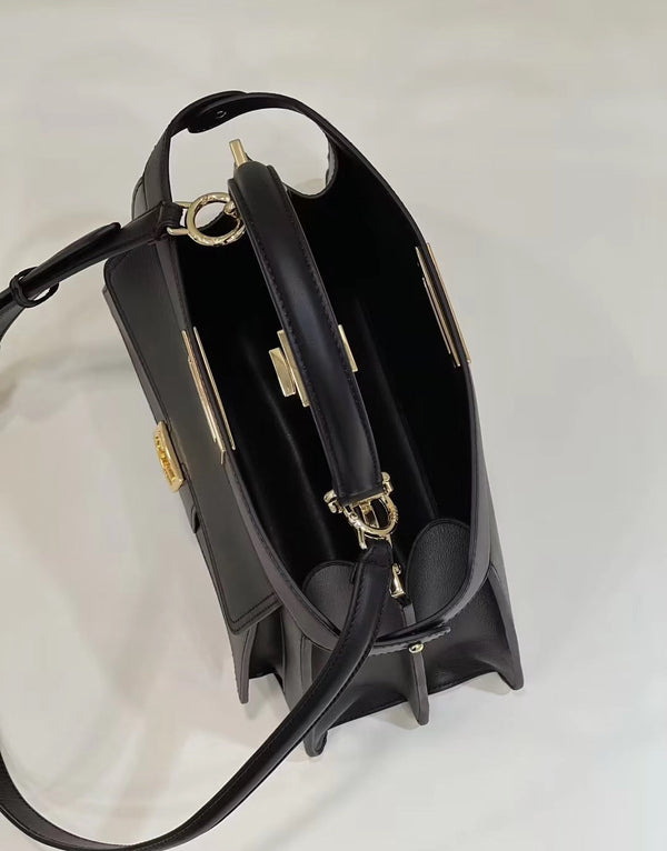 BORSA FENDI PEEKABOO 33 IN PELLE DI VITELLO NERA CON CINTURINO E FERRAMENTA ORO