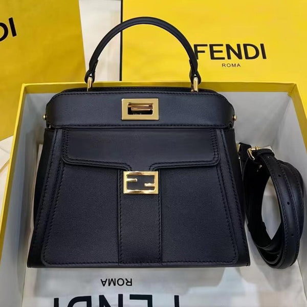 BORSA FENDI PEEKABOO MINI 23 IN PELLE DI VITELLO NERA CON FERRAMENTA ORO