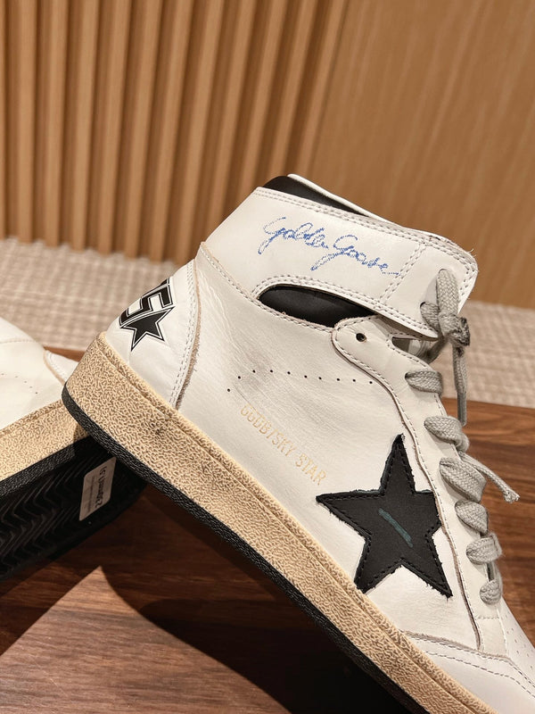 SNEAKERS SKY-STAR IN PELLE DI AGNELLO NAPPA BIANCA CON STELLA NERA E LINGUETTA SUL TALLONE