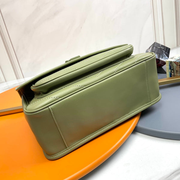 Sac bandoulière Niki Baby 28 cm en peau de mouton vert