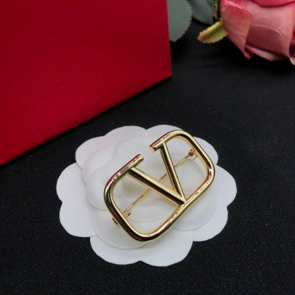 VT Brooch 179139
