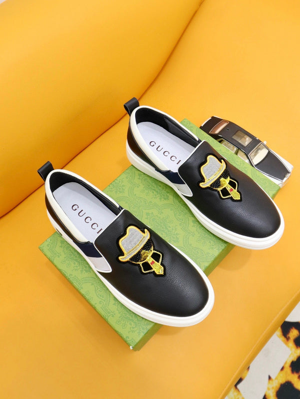 Mocassini slip-on da uomo GG in pelle di vacchetta bianca e nera 660094