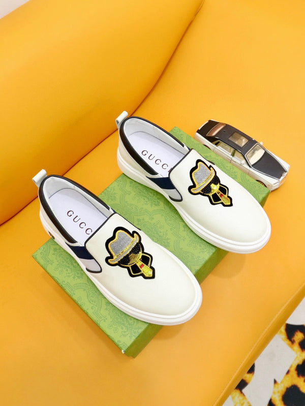 Mocassini slip-on da uomo GG in pelle di vacchetta bianca e nera 660094