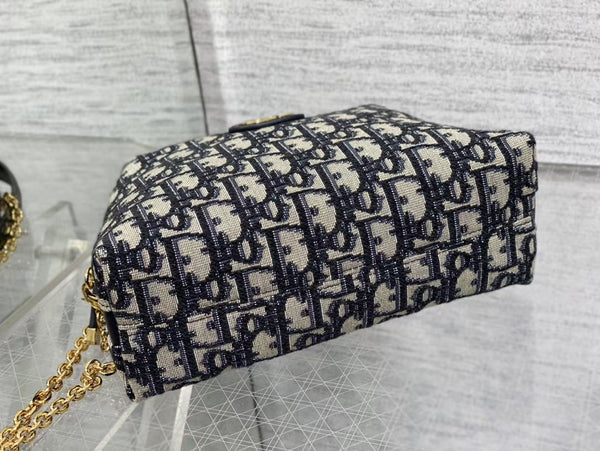piccolo 30 montaigne 21cm astuccio afrodite ricamo obliquo blu