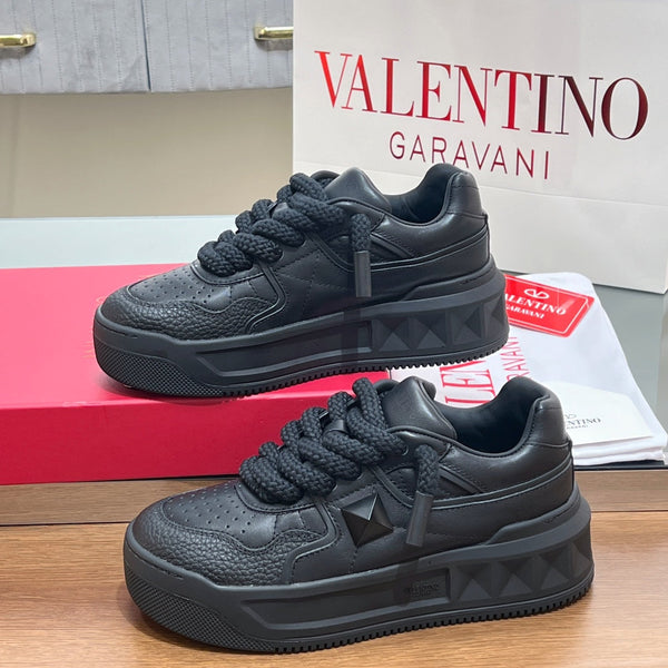 VT 2025 Garavani Sneakers Black Cowhide 546998