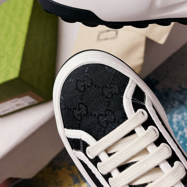 Sneakers stringate in tela GG nere e bianche