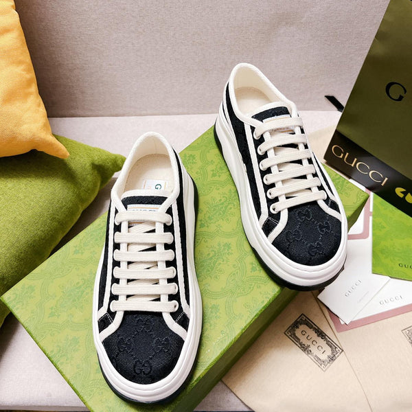 Sneakers stringate in tela GG nere e bianche