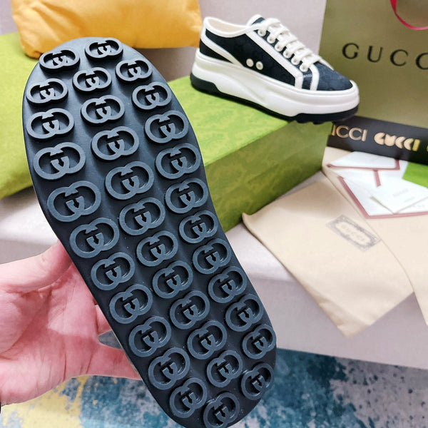 Sneakers stringate in tela GG nere e bianche