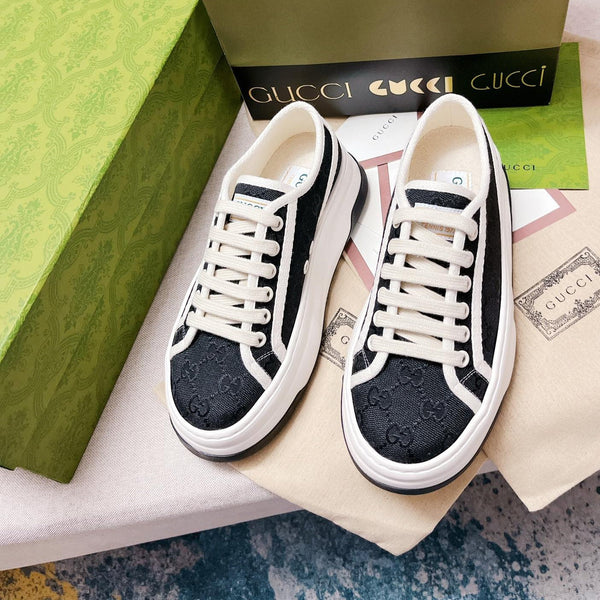 Sneakers stringate in tela GG nere e bianche