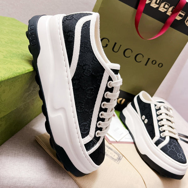 Sneakers stringate in tela GG nere e bianche
