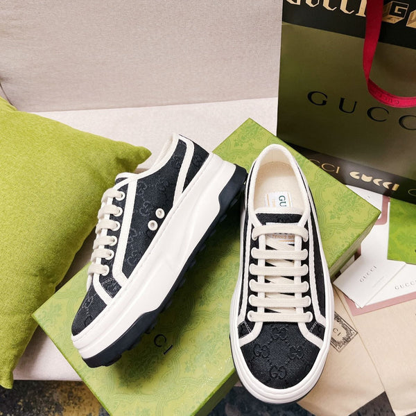Sneakers stringate in tela GG nere e bianche