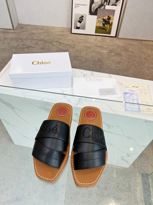 MULE CHLOÉ WOODY IN PELLE DI AGNELLO NERA CON LOGO RICAMATO