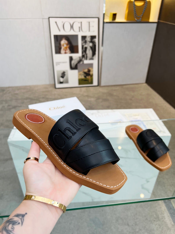 MULE CHLOÉ WOODY IN PELLE DI AGNELLO NERA CON LOGO RICAMATO