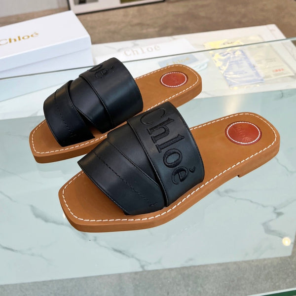 MULE CHLOÉ WOODY IN PELLE DI AGNELLO NERA CON LOGO RICAMATO