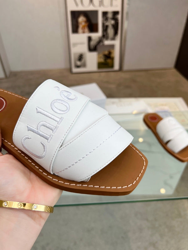 CHLOÉ WOODY MULE IN WHITE LAMBSKIN WITH EMBROIDERED LOGO