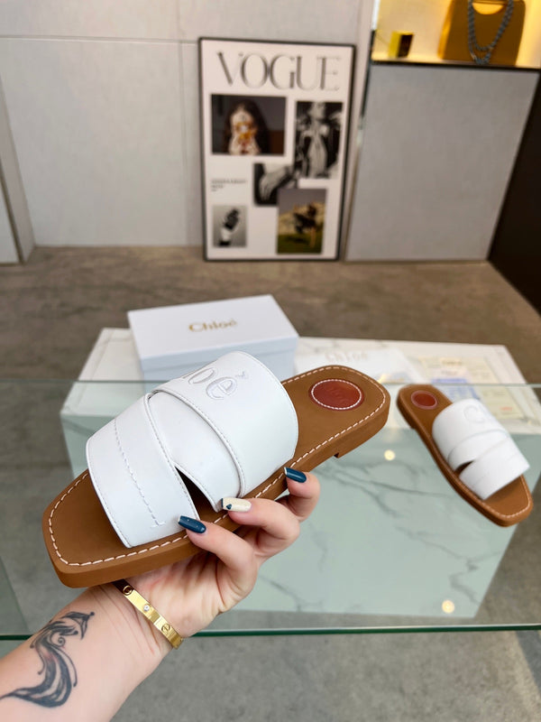 CHLOÉ WOODY MULE IN WHITE LAMBSKIN WITH EMBROIDERED LOGO