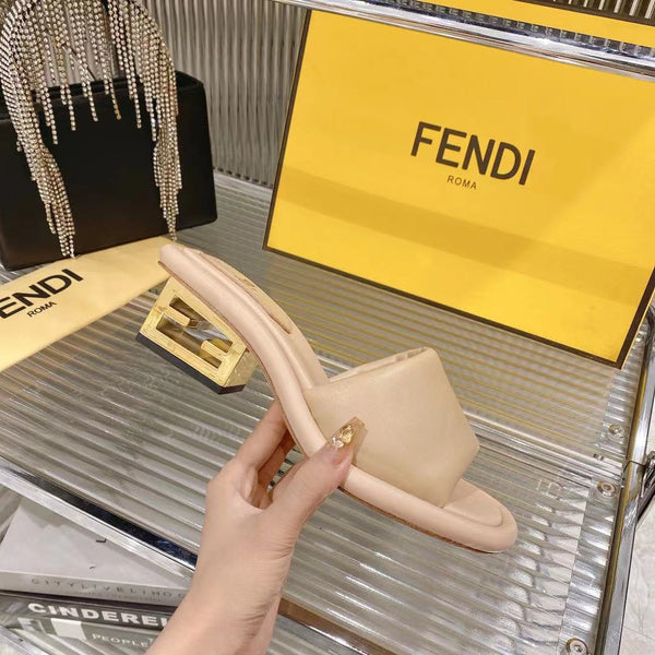 CIABATTE FENDI BAGUETTE DA DONNA IN PELLE DI VITELLO BEIGE