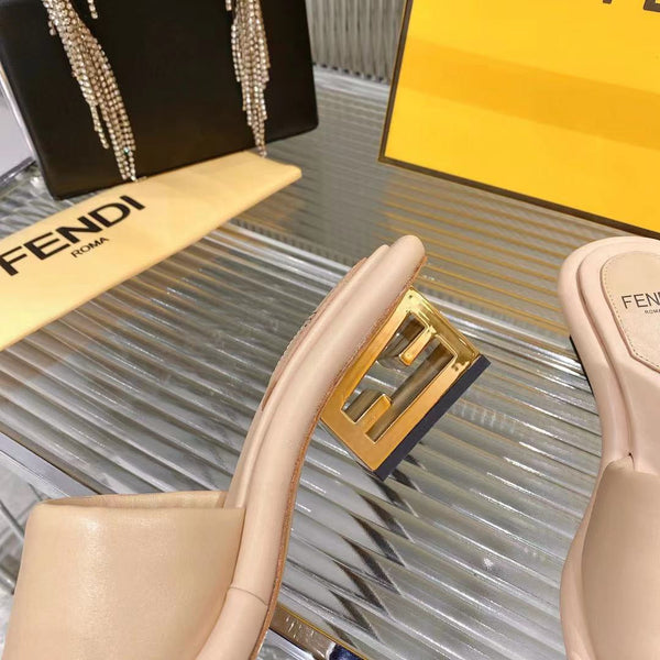 CIABATTE FENDI BAGUETTE DA DONNA IN PELLE DI VITELLO BEIGE