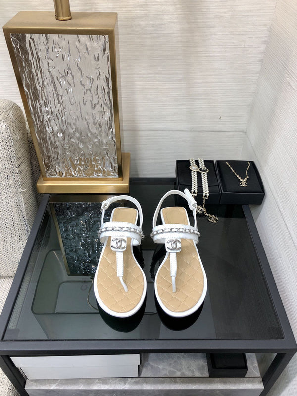 sandalo cc bianco beige trapuntato in pelle di agnello