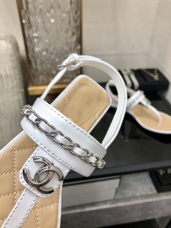 sandalo cc bianco beige trapuntato in pelle di agnello