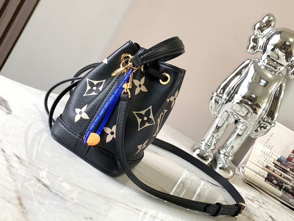 nano noe 13 grigio bicolore nero monogramma hardware dorato