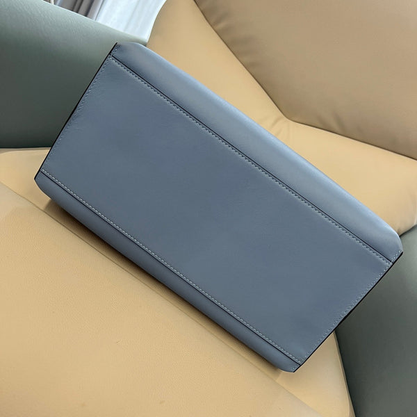 Borsa a tracolla unisex Cubi Shoulder Crossbody con cerniera e tote bag Loew in pelle di vitello liscia blu