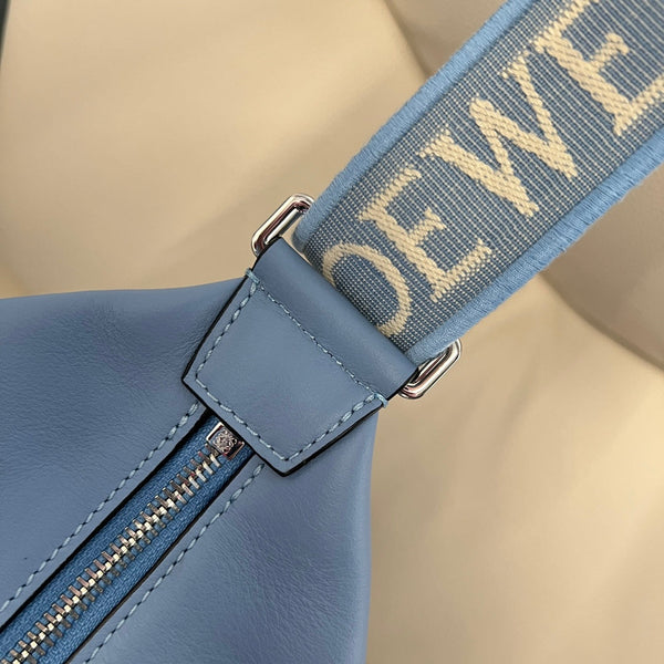 Borsa a tracolla unisex Cubi Shoulder Crossbody con cerniera e tote bag Loew in pelle di vitello liscia blu