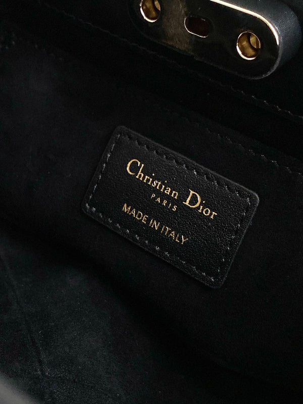 BORSA A MANO MEDIA 22 CHIAVI IN PELLE DI VITELLO NERA