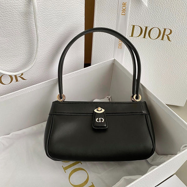 BORSA A MANO MEDIA 22 CHIAVI IN PELLE DI VITELLO NERA