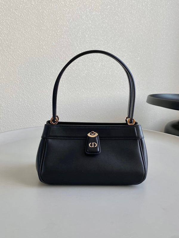 BORSA A MANO MEDIA 22 CHIAVI IN PELLE DI VITELLO NERA