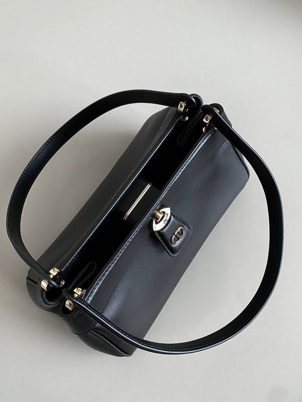 BORSA A MANO MEDIA 22 CHIAVI IN PELLE DI VITELLO NERA